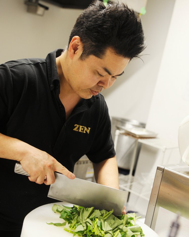 「手に入るときは柏産を使います」と、岡崎さん。空芯菜は最近じゃ、通年手に入るそうだ。