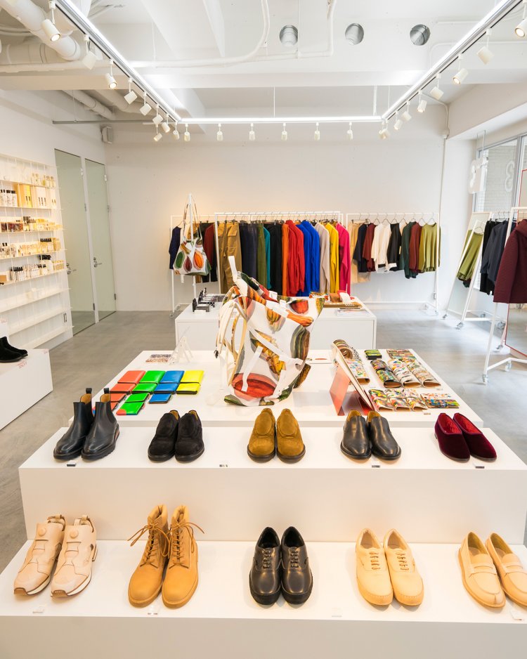 店内では、30〜40のブランドがスタンバイ。臆せず足を踏み入れれば、世界が広がる。