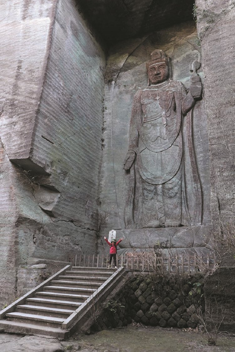 百尺観音に圧倒される。