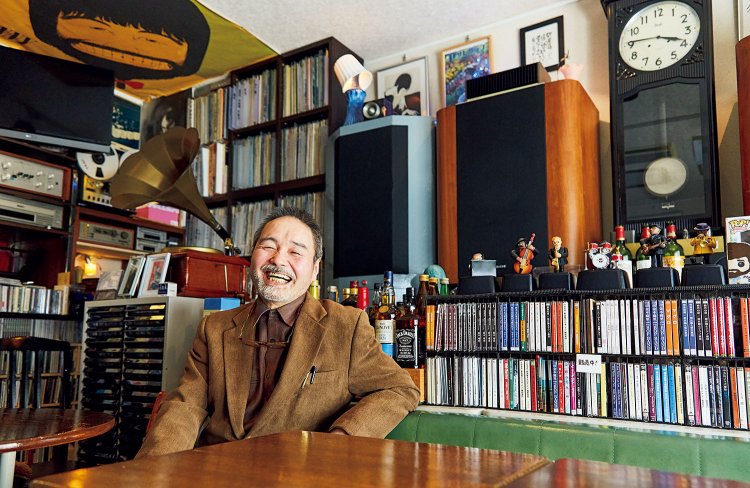 穐吉敏子の評伝を作るために、現在資料を収集中のジョニーこと照井さん。