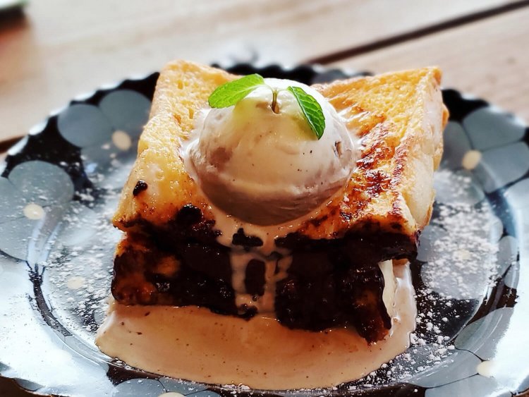 平日限定 ニカイのフレンチトースト850円（税別）。