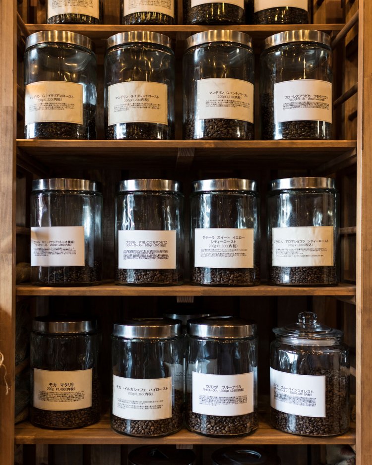マンデリンG1イタリアンロースト200g 1340円。レアなパナマゲイシャが並ぶことも。