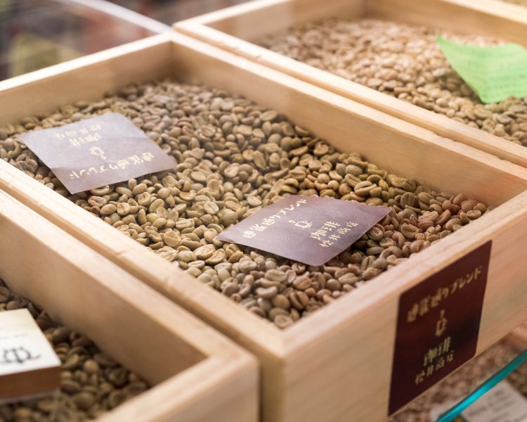 自家焙煎の豆も販売。Dazai coffee 200ｇ 1320円。