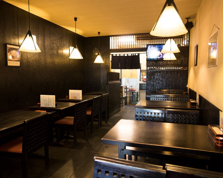 創業地・銀座尾張町の地名を冠したそば屋は関東大震災後に飯田橋に移転。本店のそば屋が近くにある。