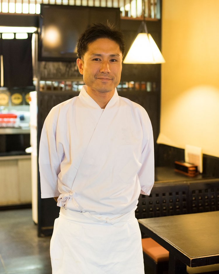 名古屋できしめんを食べ歩く4代目の田中郁男さん。