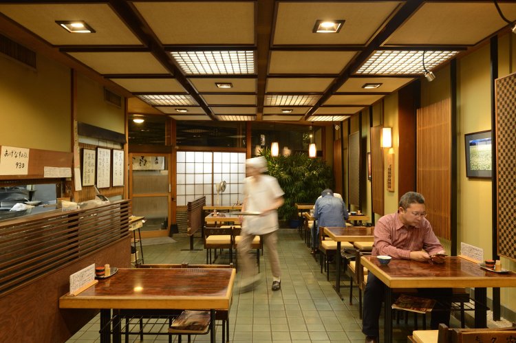 店内ギャラリーでは月替わりで、初代撮影のソバ畑が季節を伝える。