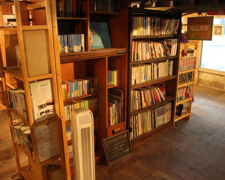 自由に読める本も並んでいる。