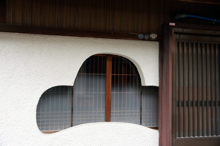 松栄連跡には貸席を示す料理店の鑑札がある民家などが多く残る。