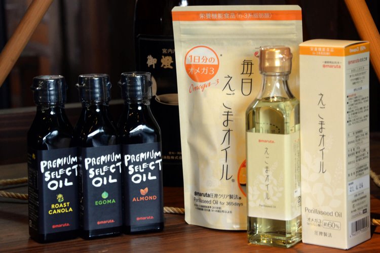 売れ筋のえごまオイルと「プレミアムセレクトオイル」。