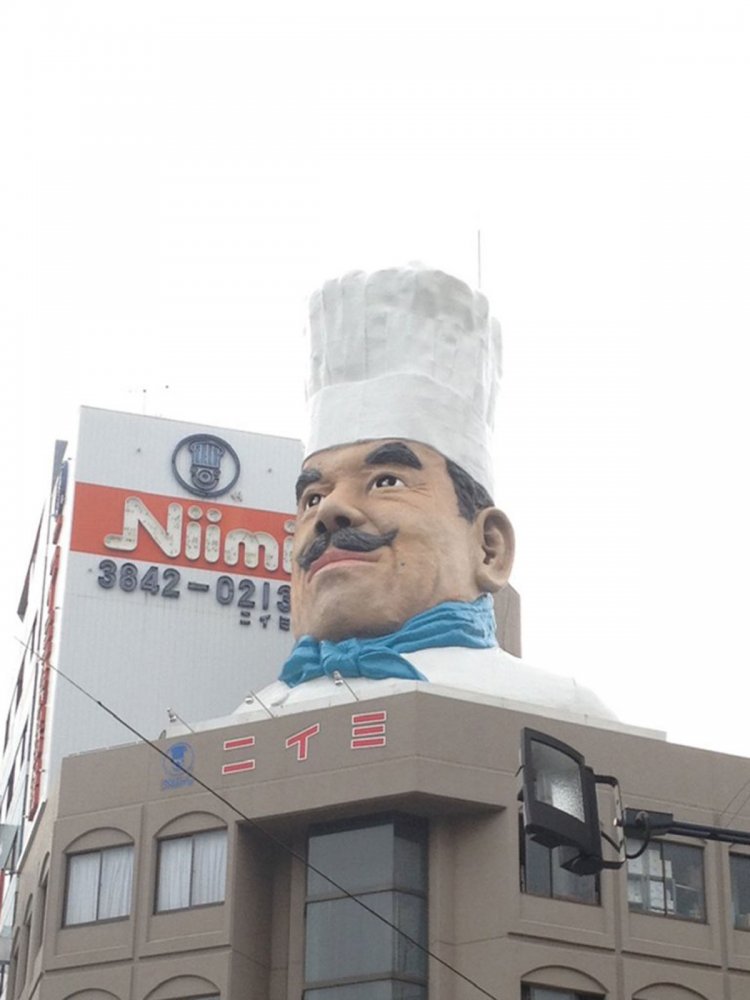 ニイミ洋食器店の巨大コック像（2013年撮影・合羽橋）