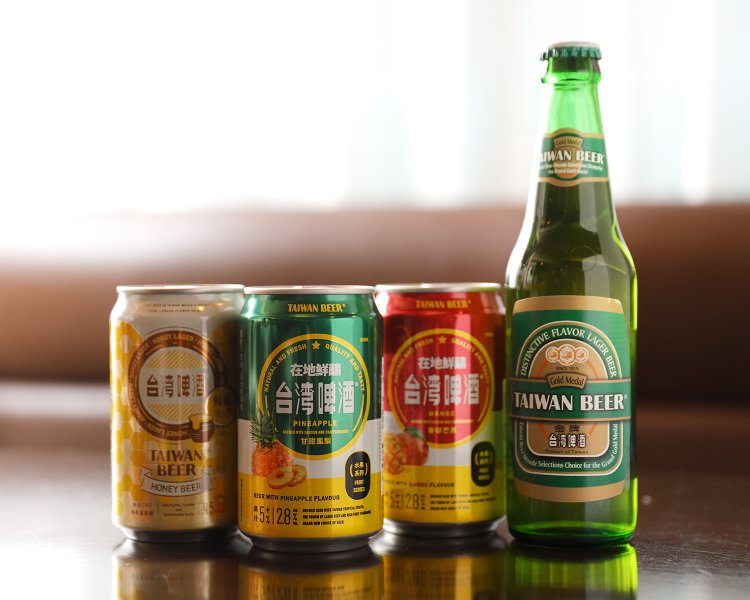台湾ビール各種600 円。マンゴーやパインなど、珍しい味のものがそろう。