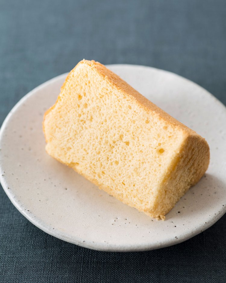 シフォンケーキ(プレーン)1カット160円。味は7〜8種あり。