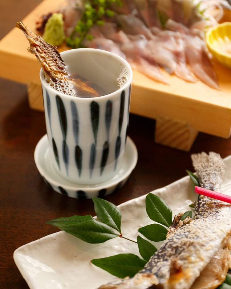 岩魚の骨酒は1合1045円。