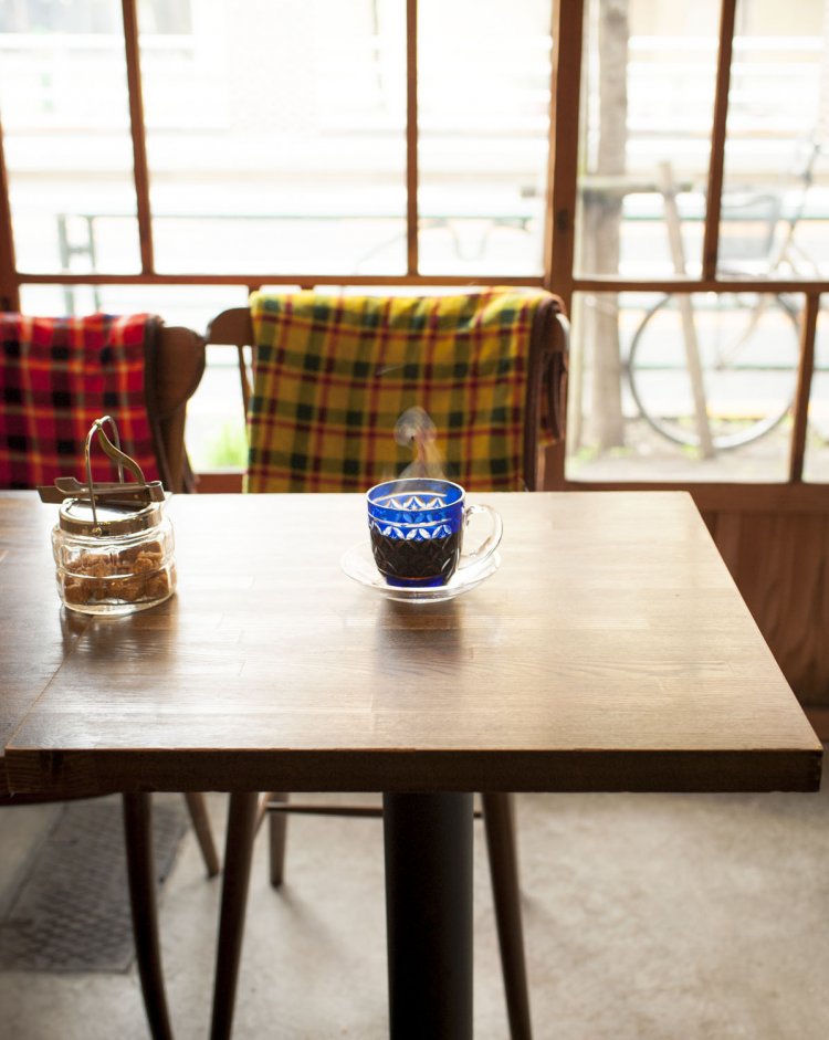 コーヒー各種530円（おかわり1杯のみ265円～）。特製カップは1万1000円で購入可。