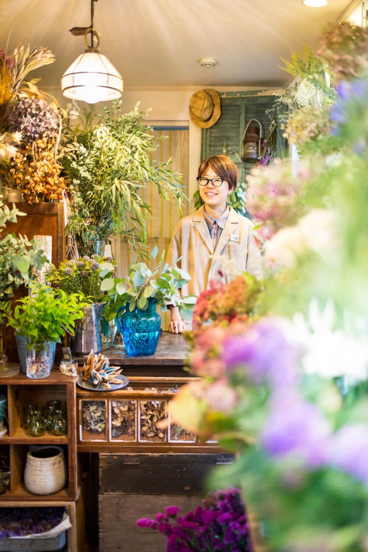 「ブライダル用の注文も多いです」という鵜飼亜希子さん。