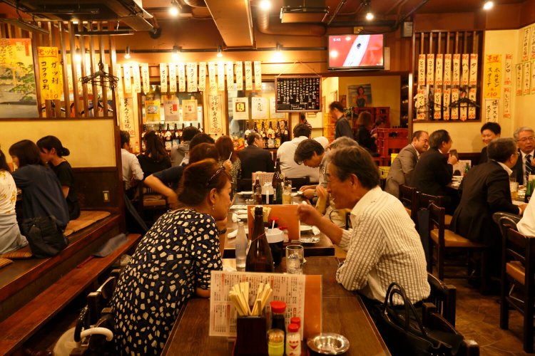 全66席。週末は予約が無難。