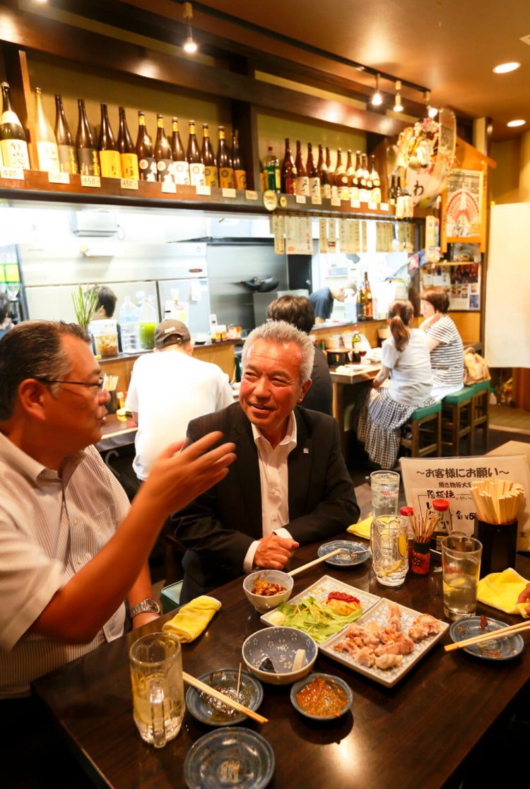 創業してから40年。地元の酔客でにぎわう。