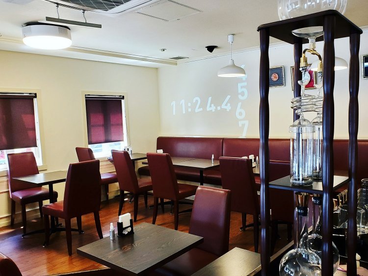 フワッティーカフェ　店内