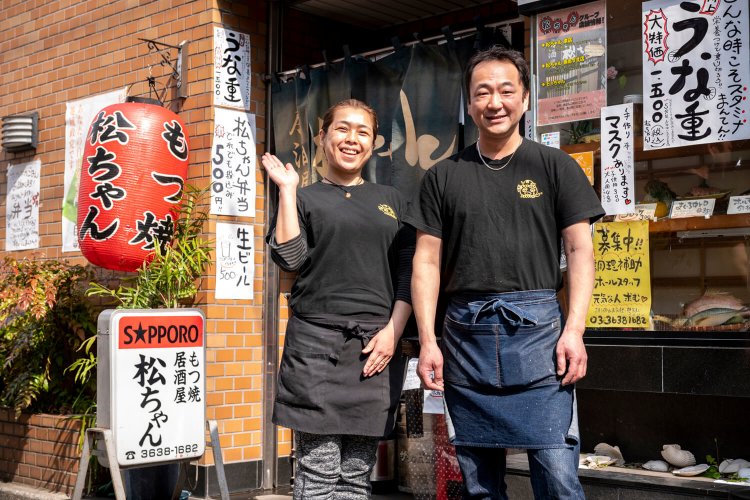 とびきりの笑顔で迎えてくれる、代表の森さん（右）と専務（左）。