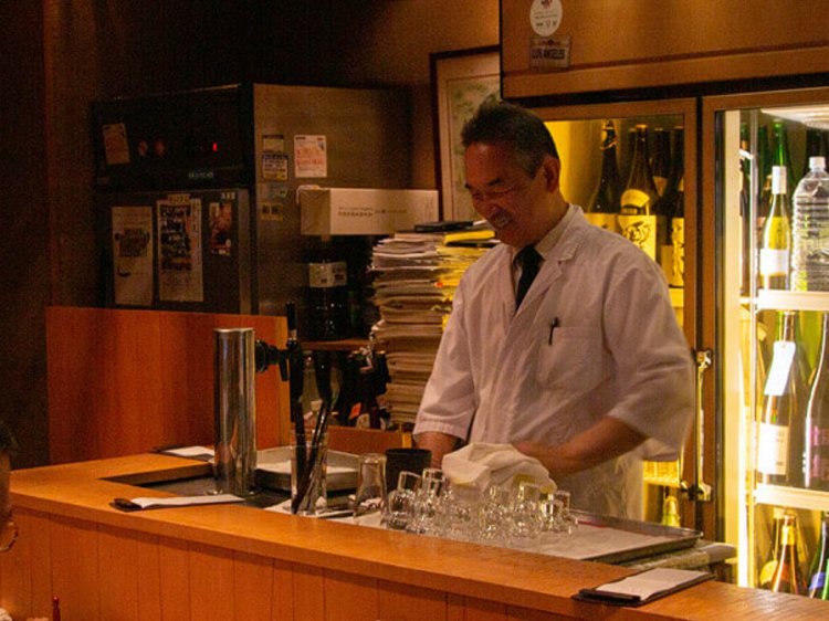 マスターの成田満さんは、平成9年に笹吟をオープン。