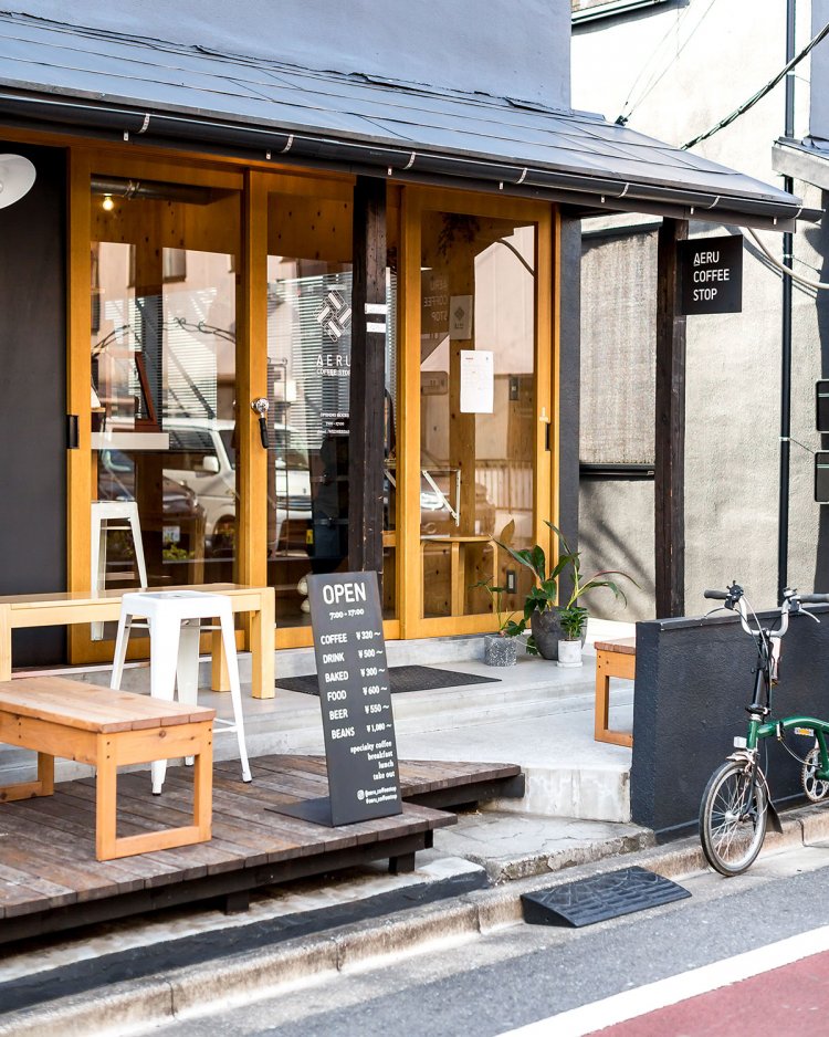 晴れた日には、愛車と並んでデッキ席でまったり～。