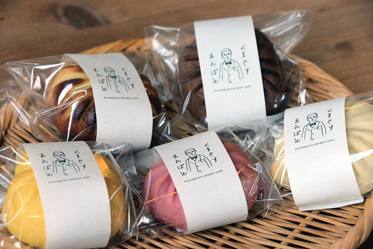 くまぐすあんぱんは各162円。