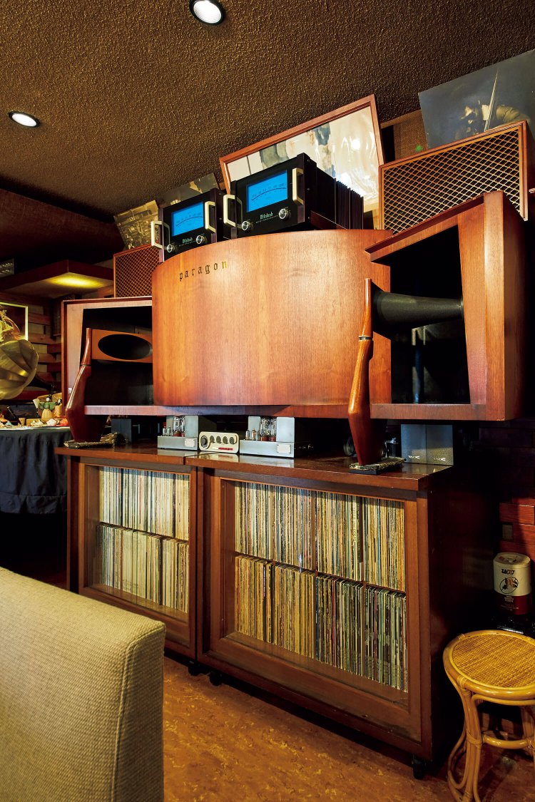オーディオからジャズに目覚めた須納瀬さんが選んだスピーカーは店名にも冠したパラゴン。