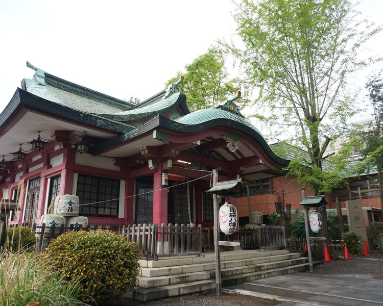 広重も描いた本殿。なお現在の本殿は1962年（昭和37）に再建されたものです。