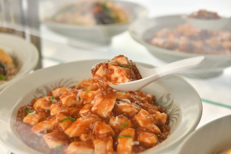 店頭のサンプルの美しさもこの店の特徴の一つだろう。東武スカイツリーライン浅草駅の目の前にあり、店の前を通る人々は思わずこのサンプルに見とれてしまうはず。近くを訪れたらぜひのぞいてみてほしい。