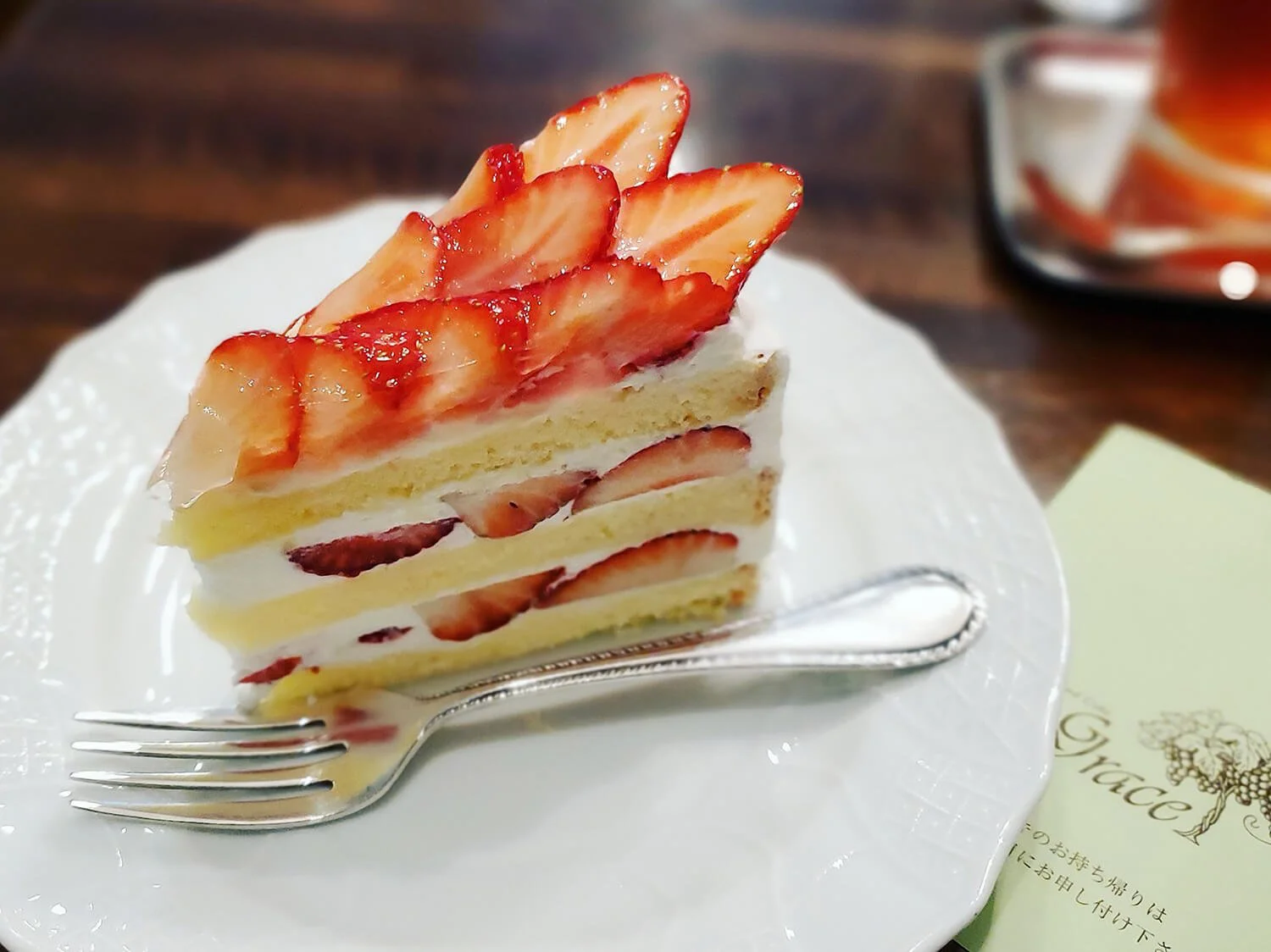 いちごのショートケーキと紅茶の美味しいお店 Tea Cake Grace 黒猫スイーツ散歩 荻窪 西荻窪編 さんたつ By 散歩の達人