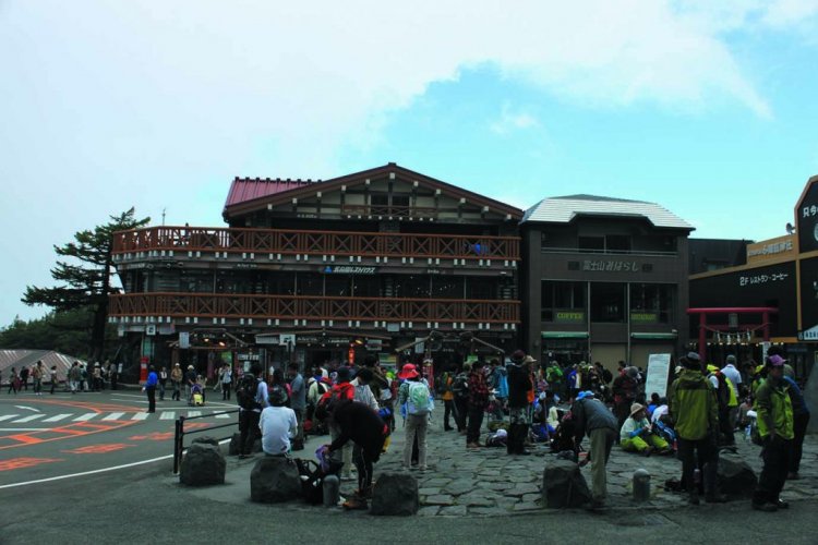 ベースとなる五合目。