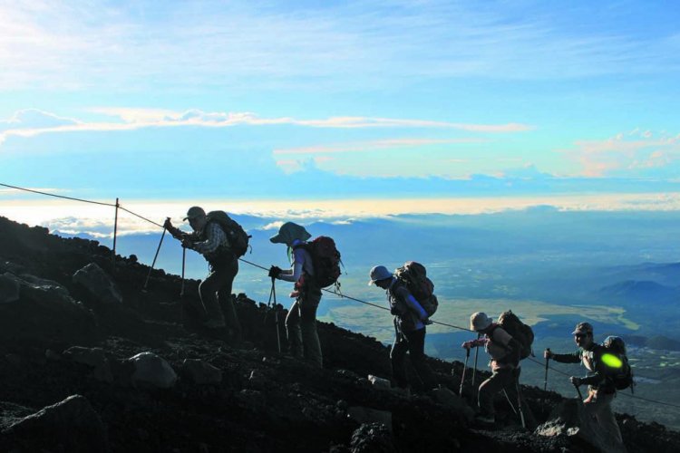 山頂直下は、空気も薄い。一歩一歩ゆっくりと。