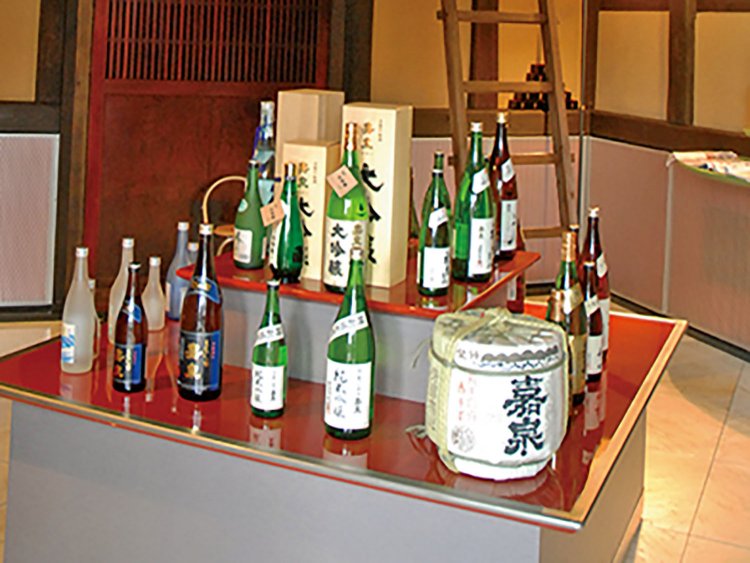 銘酒「嘉泉」などを購入でき るショップもある