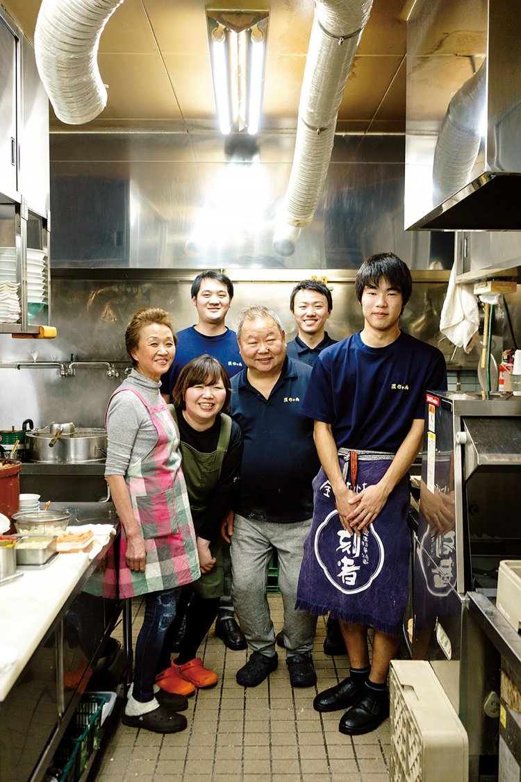 家族経営で中央が2代目、右が３代目だ。