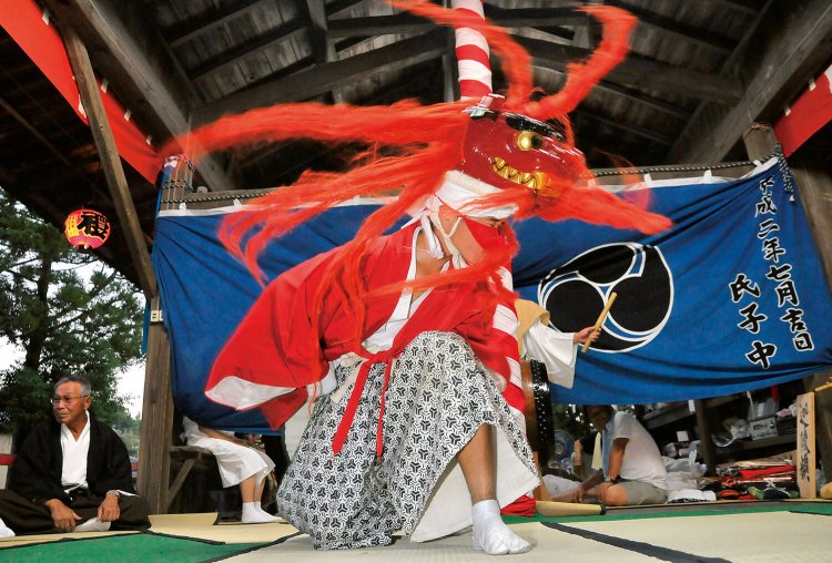 16世紀初めに摂津国（大阪）から伝わったとされる舞は八段構成。