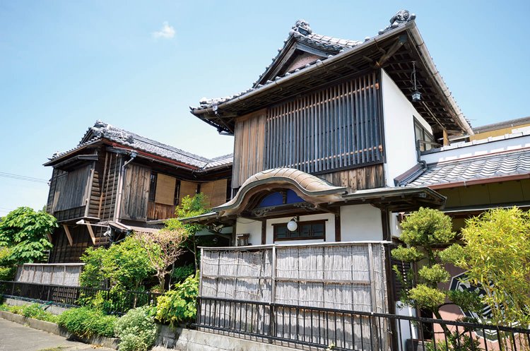 歴史を感じさせる昭和4年（1929）築。良い木材を10年かけて買い集め不況期に腕のよい職人に建てさせた。