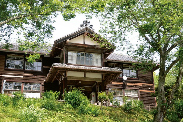 明治18年（1885）築の周智郡役所を移築した町立歴史民俗資料館。