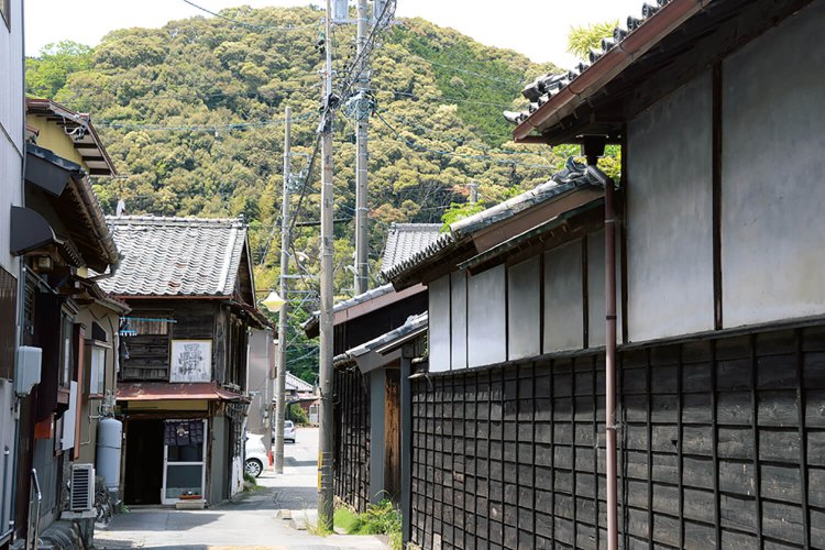 雰囲気のある新町の路地。