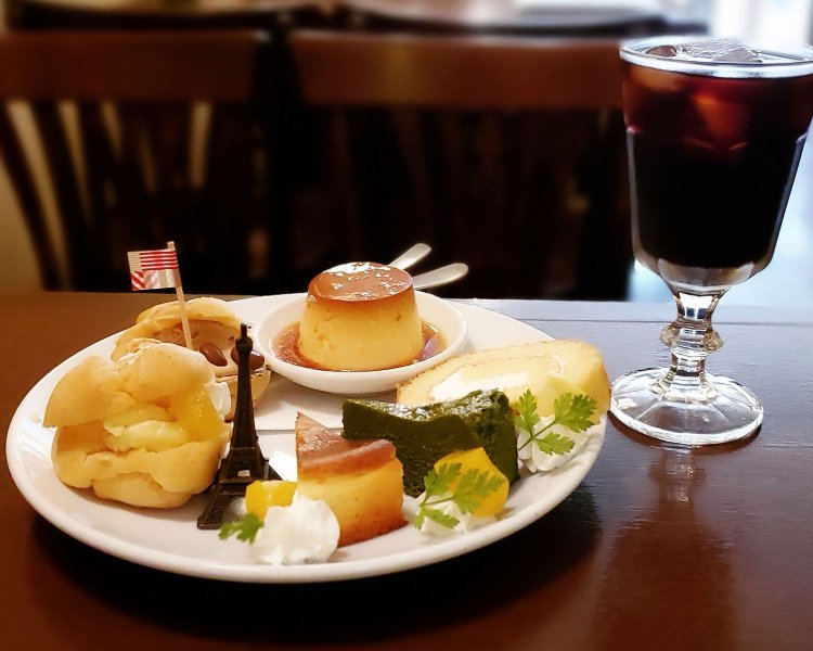 メリーゴーランド 1200円。アイスカフェ 500円。