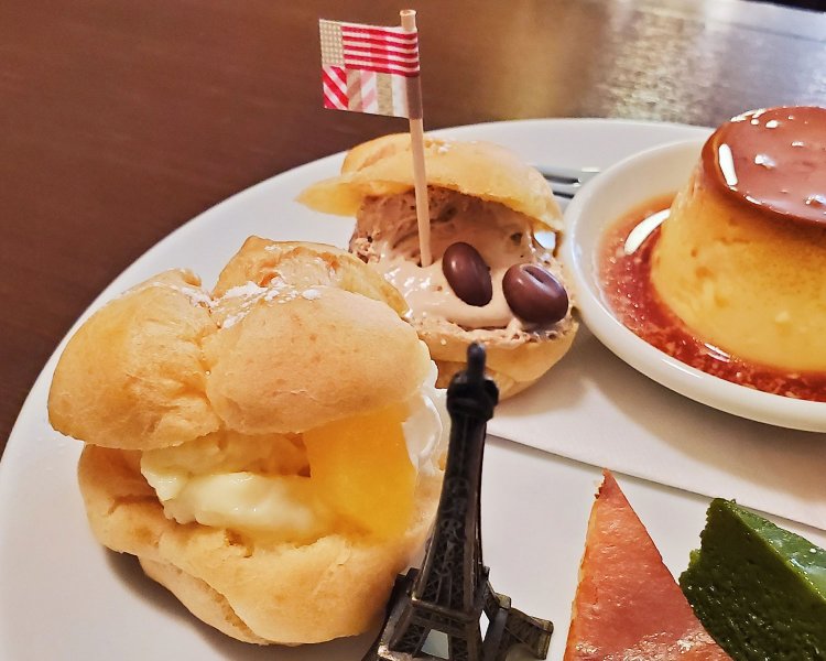 宵待屋珈琲店　メリーゴーランド　ころころシュークリーム