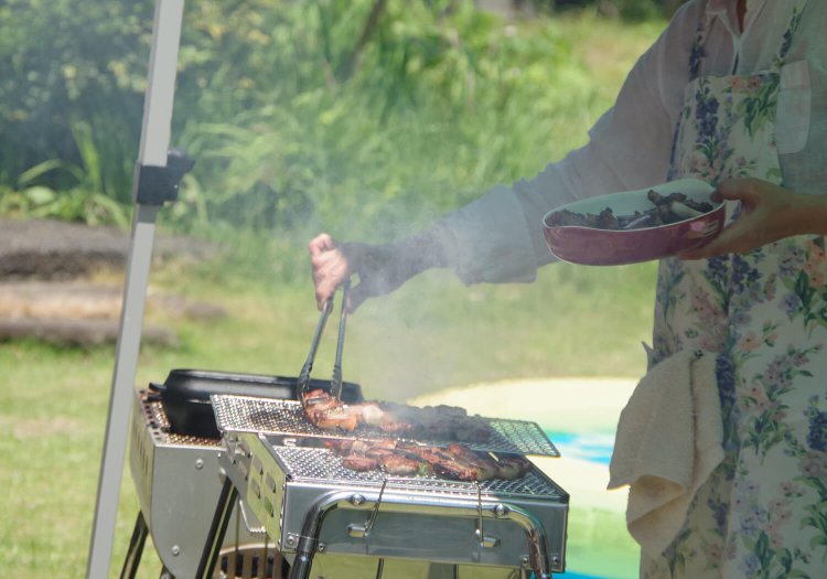 本当だったら外で豪快にバーベキューを楽しみたいけれど……。