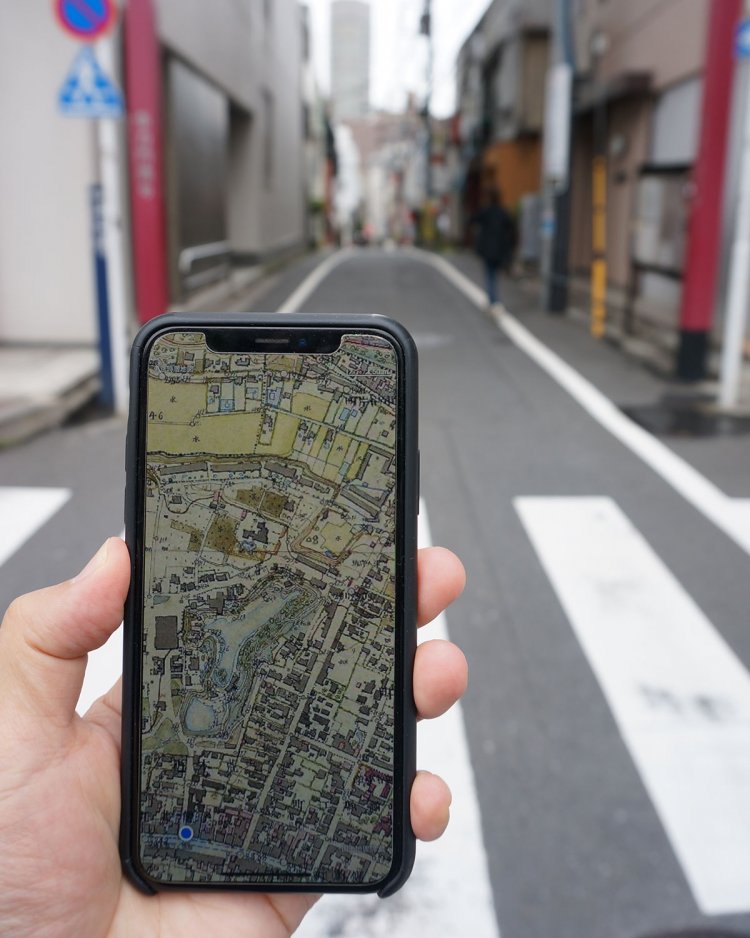 最初に文明開化期（約140年前）の地図を見たときは分からなかったが、荒木町南側から中心部へと続く車力門通りも当時からあった道だった。