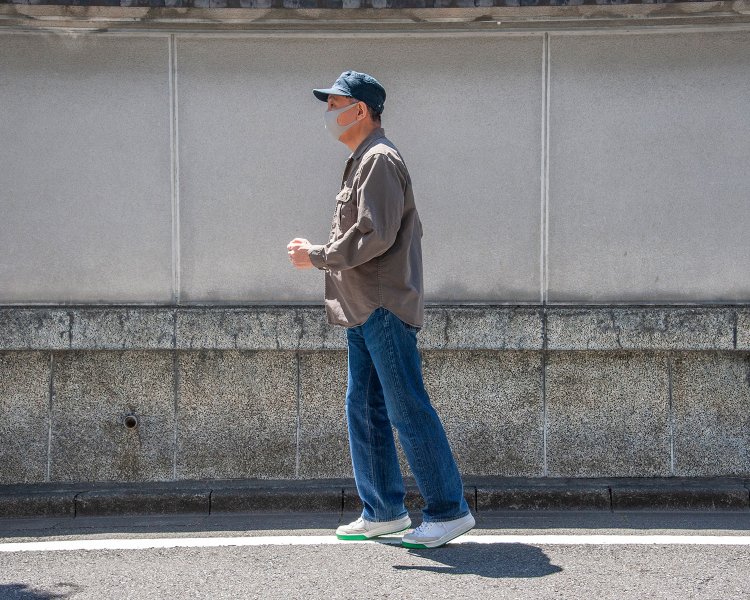 つま先小走り。いわゆるスロージョギング。背筋を伸ばし、地面にかかとをつけずに小走り。疲れたら歩いてよし。脂肪燃焼にも効果あり。家の中でもどうぞ。