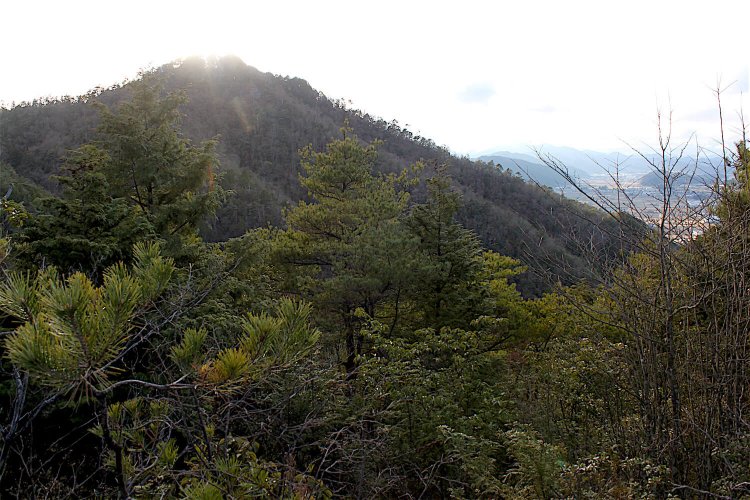 西蔵丸より。ちょうど夕陽が重なり「ダイヤモンド八上城」に。