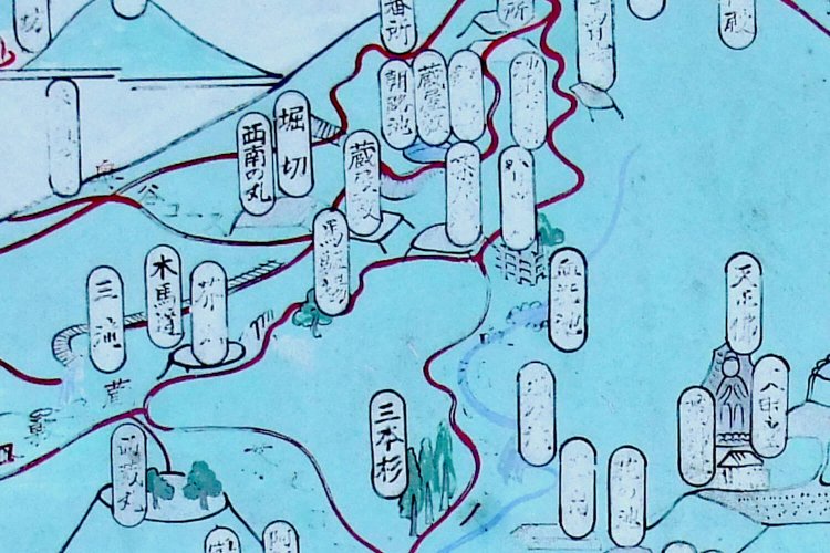 三本杉から右上方向に、血洗池までは、はっきりと赤い線で道が描かれている。