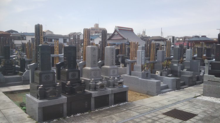 北総線新柴又駅近くにある題経寺の墓地。第22作では車家の墓は題経寺内にあった様子。近年、移転したか。