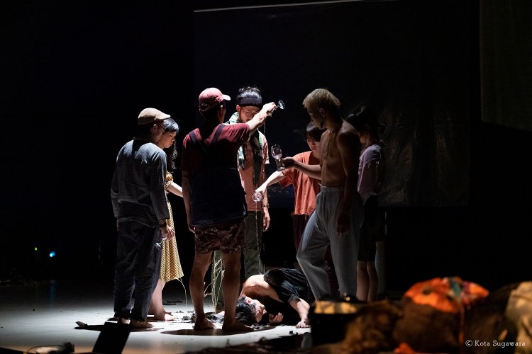 2019年公演「素晴らしい偶然をちらして」より