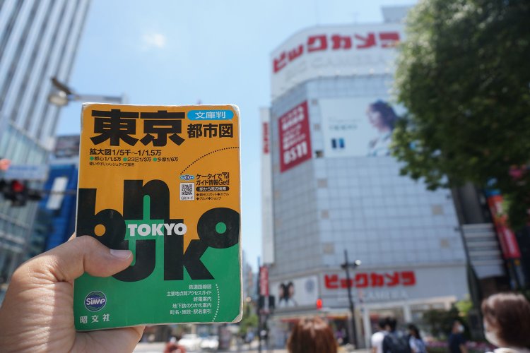 13年前の新宿東口、覚えていますか？ 懐かしの文庫地図を熟読！