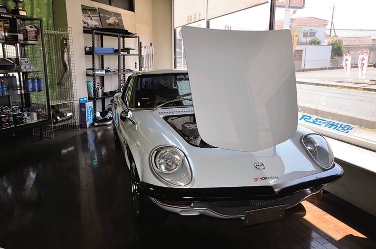 最強の13Ｂエンジンに換装した往年の名車コスモスポーツを展示。