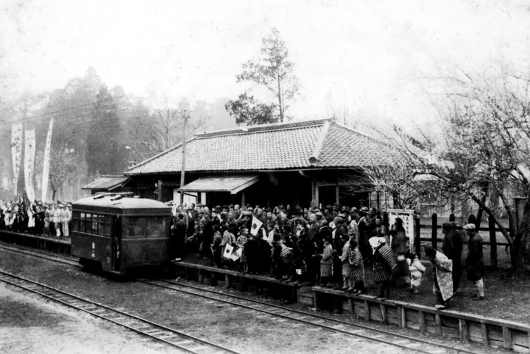富里十倉郵便局付近にあった富里駅での出征風景。昭和 14年（1939）撮影。